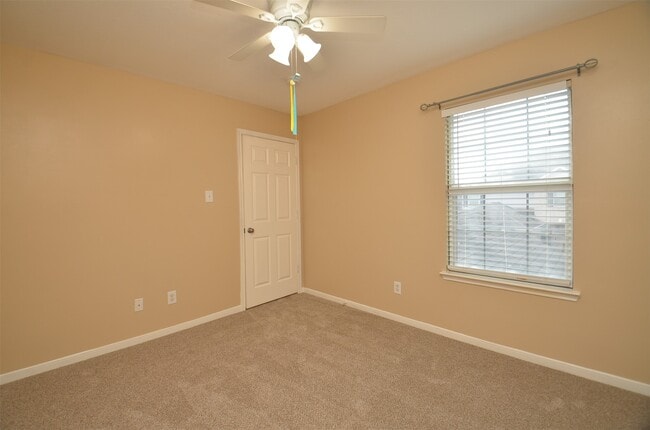 Building Photo - 2911 Meadowglen Cove