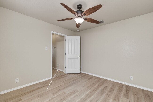 Building Photo - 8810 Double Oak