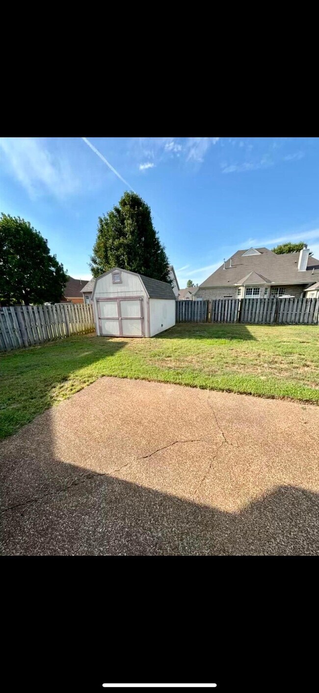 Building Photo - 8240 Blue Lagoon Dr