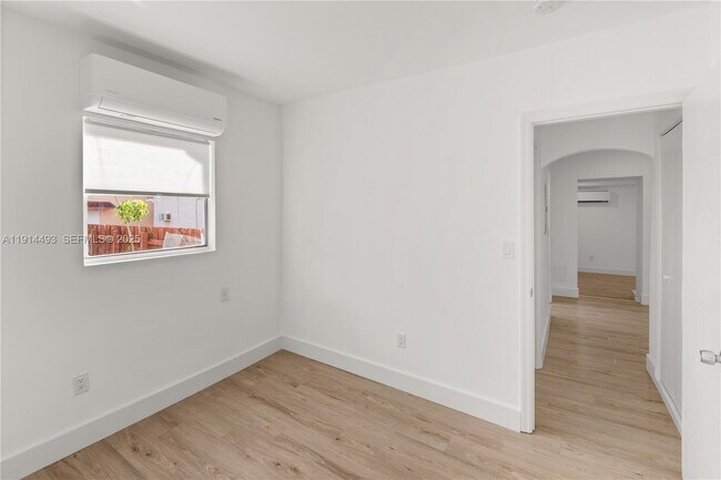 Building Photo - 2508 SW 10th St