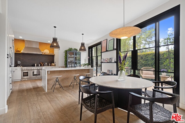 Building Photo - 2065 Watsonia Terrace