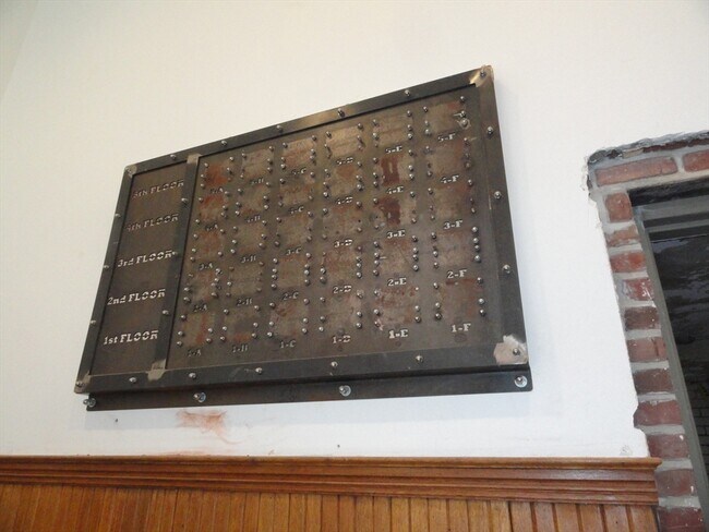 Building Photo - 319 A St