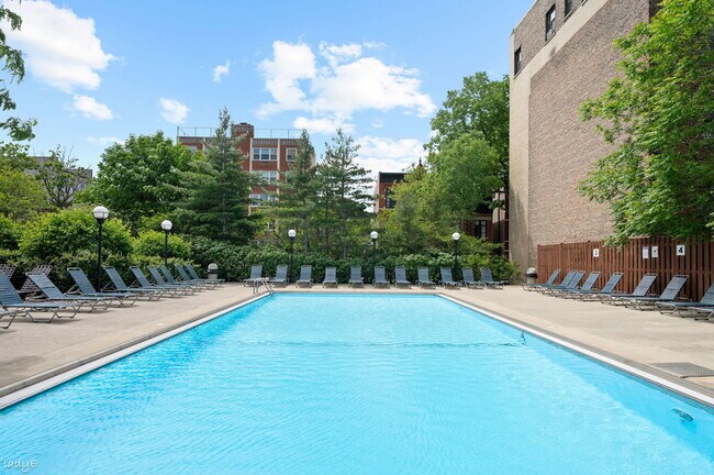 Building Photo - 2020 N Lincoln Park W