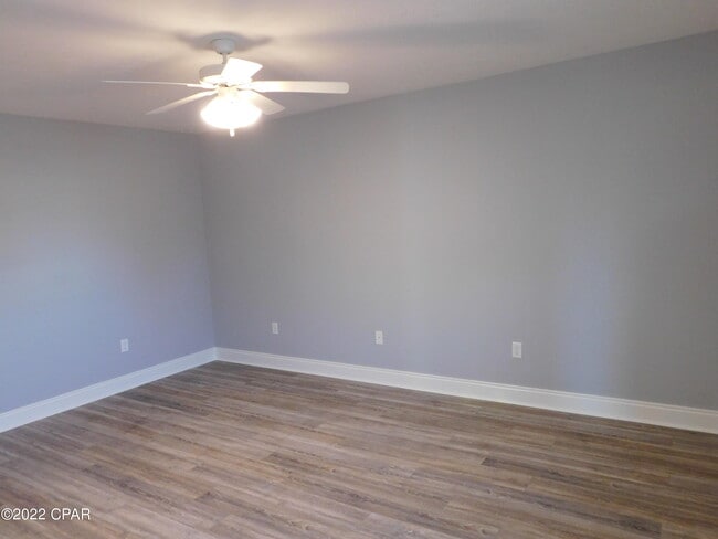 Building Photo - 2515 N Cedar Ln