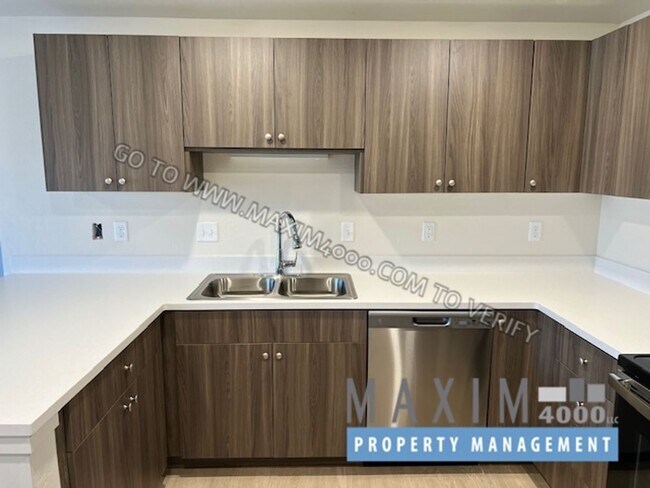 Interior Photo - 1020 GRAND AVENUE