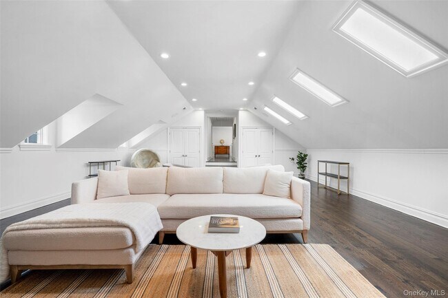 Building Photo - 16 Hilltop Dr