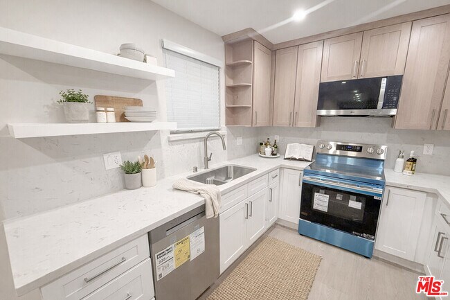 Building Photo - 1117 S Bedford St