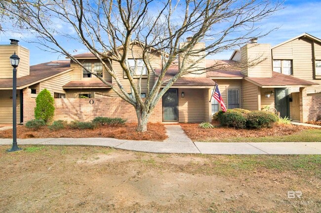 Building Photo - 200 Parma Dr