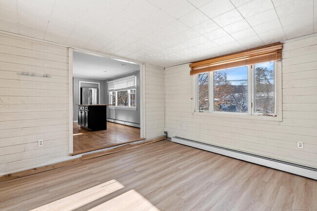 Building Photo - 8 Kings Rd