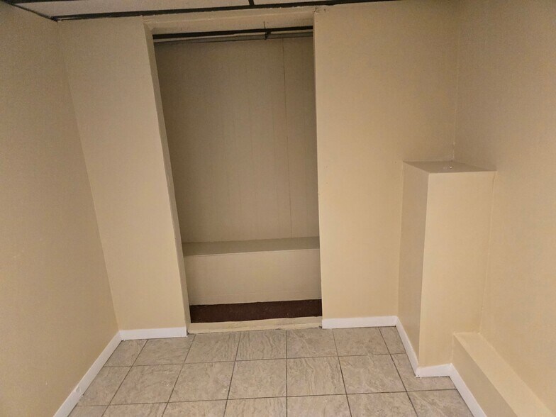 Building Photo - 27 Shelby St