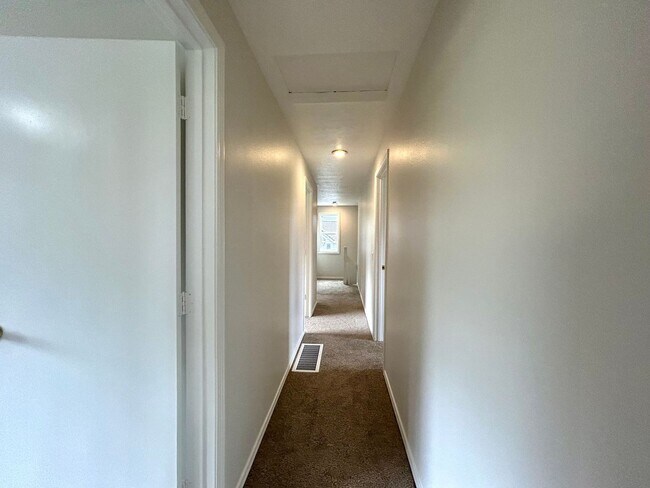 Building Photo - Large 4 Bed, 2.5 Bath House! Landscaping Included!
