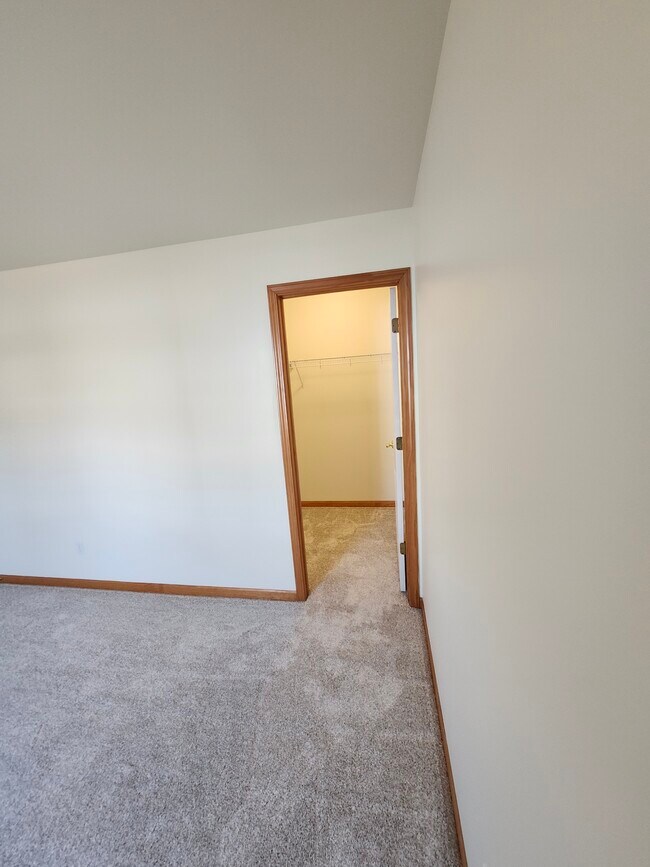Building Photo - 256 College Ave