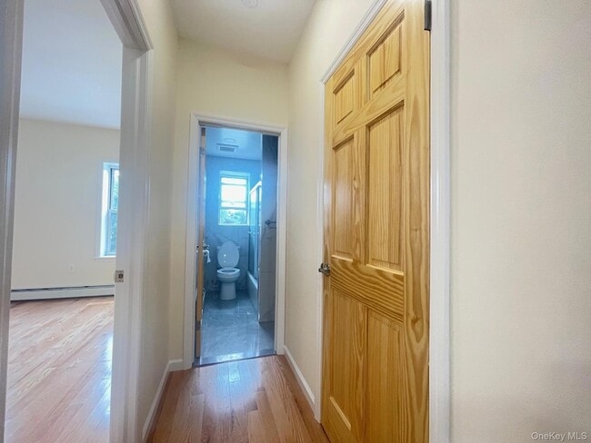 Building Photo - 1006 Jericho Tpke