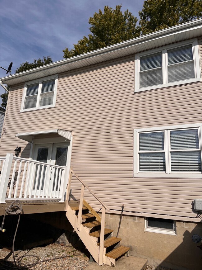 Building Photo - 1071 University Blvd