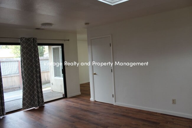 Building Photo - Available Soon! Recently Updated Very Nice...