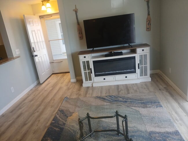 Building Photo - 2266 Huntingdon Dr