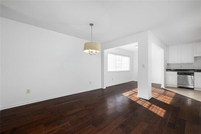 Building Photo - 1468 Briarwood Rd NE