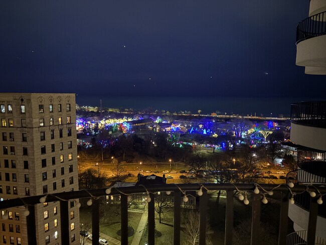 Building Photo - 2020 N Lincoln Park W