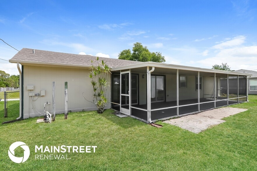 Building Photo - 1562 SW Calmar Ave