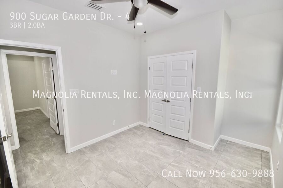 Building Photo - 900 Sugar Gdn Dr