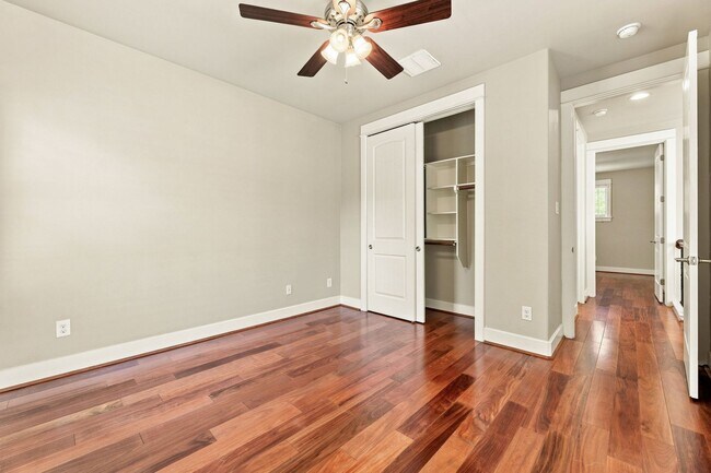 Building Photo - 303 Zennia St