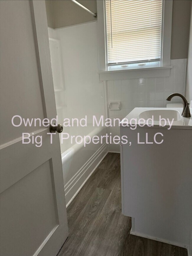 Building Photo - Family Home in Wilmington