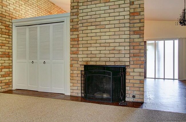 Building Photo - 48th Pl Duplex