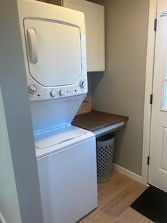 Building Photo - Adorable Fully Remodeled Home in Prime Location – Furnished & Move-In Ready!