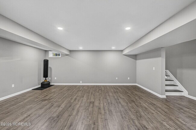 Building Photo - 319 Tulip Ct