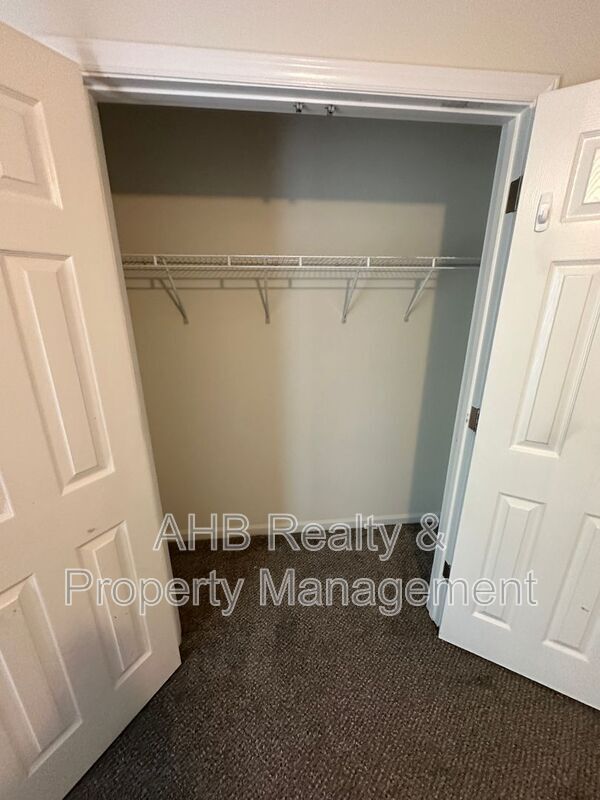 Building Photo - 3475 Forestdale Dr