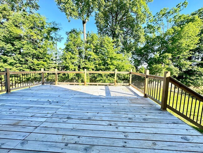 Building Photo - Spacious 3-Bedroom Home with Fenced Yard & Garage!