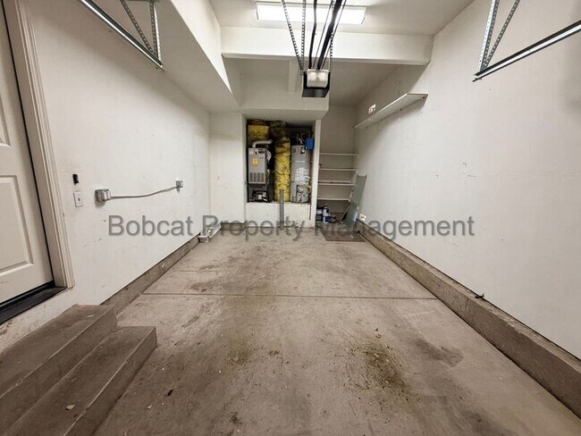 Building Photo - 1272 Woodside Dr