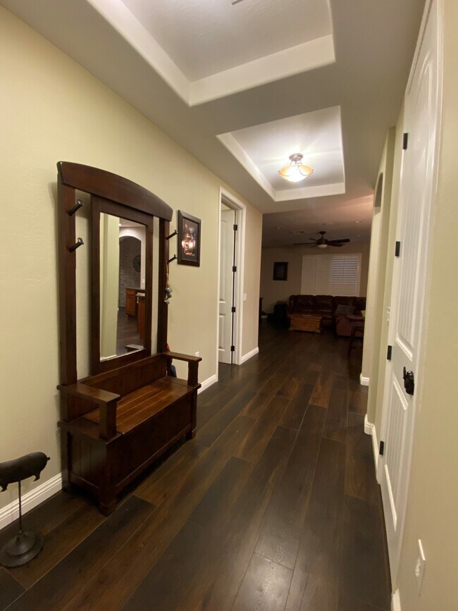 Building Photo - 826 Hemlock Ave