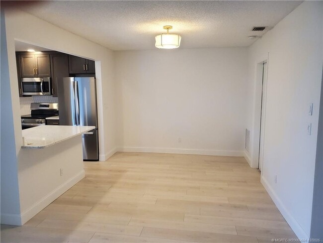 Building Photo - 3159 SW Sunset Trace Cir