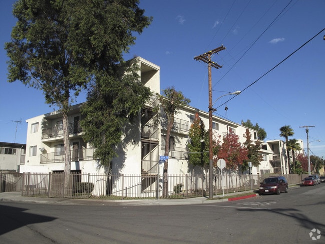 Building Photo - Budlong Apartments
