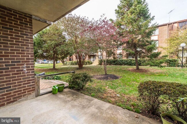 Building Photo - 9705 Kings Crown Ct