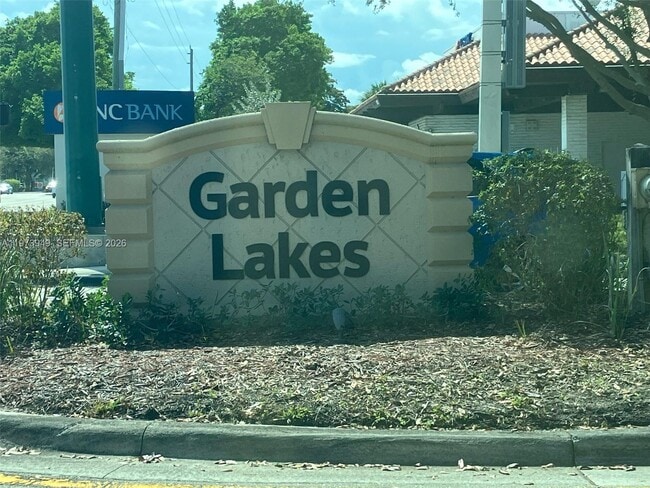 Building Photo - 1123 11th Ln