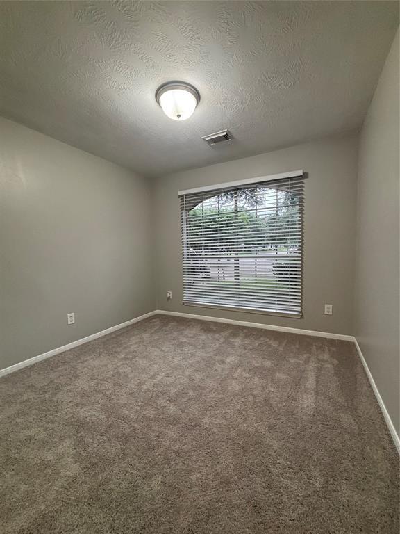 Building Photo - 1702 Oak Ridge Dr