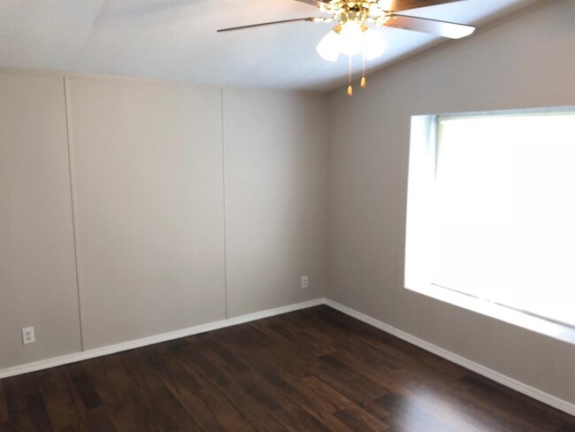 Building Photo - 3074 FM 1486