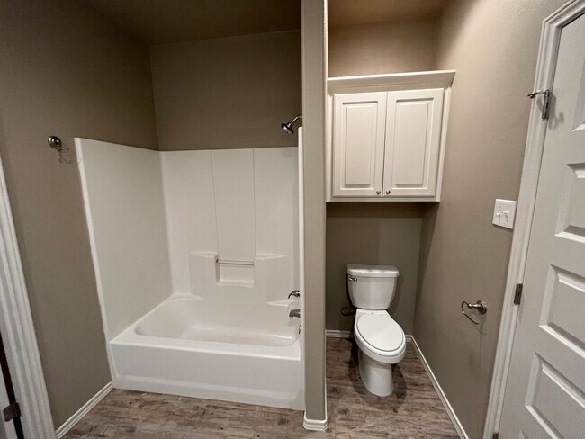 Building Photo - 1105 Preston Trails