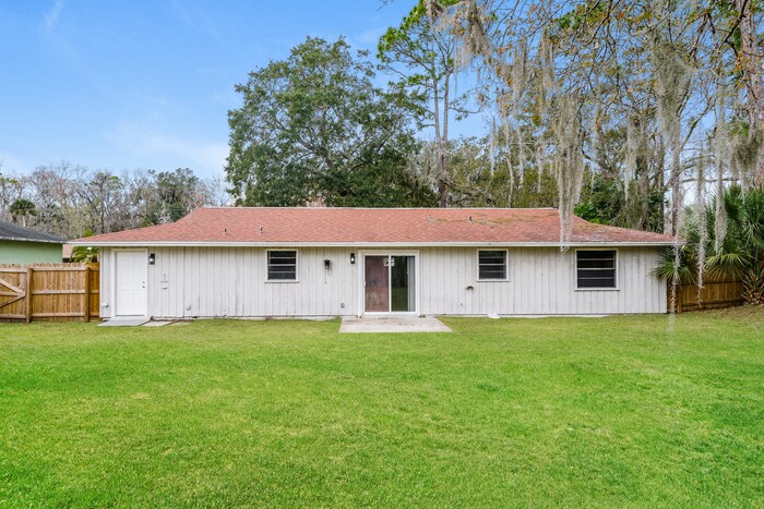 Building Photo - 3409 Silver Palm Dr