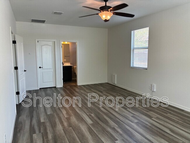 Building Photo - 10326 E Corbin Ave