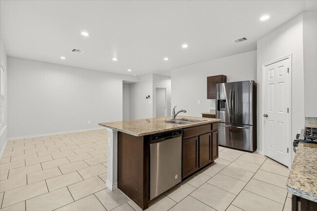 Building Photo - 3909 Shiva Dr