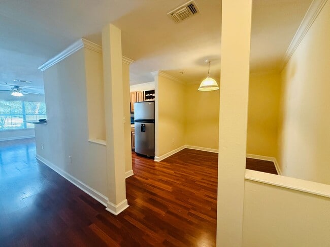 Building Photo - 3 Bedroom, 2 Bath with Garage For Rent in New Tampa!