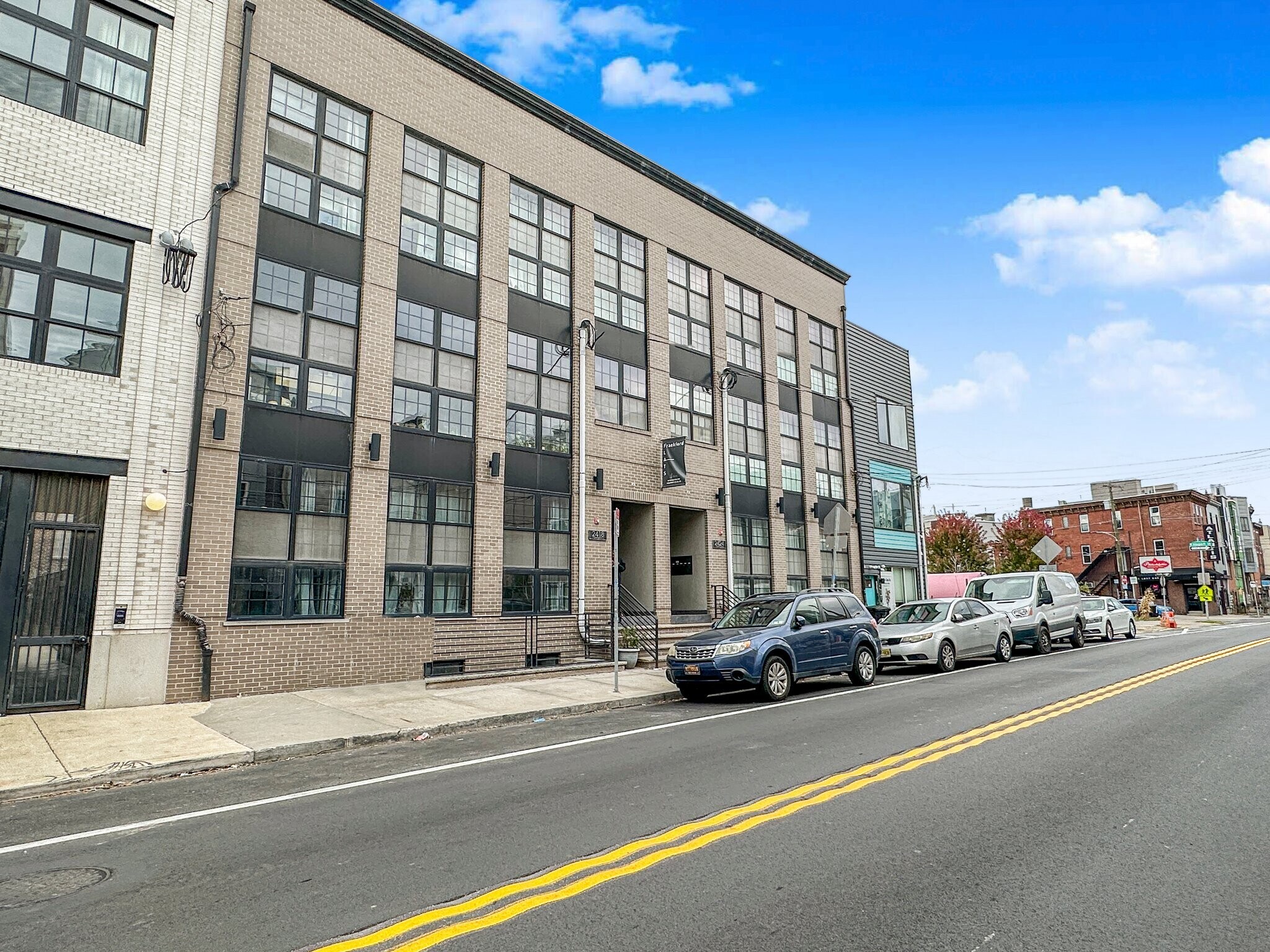 Building Photo - 2418 Frankford Ave