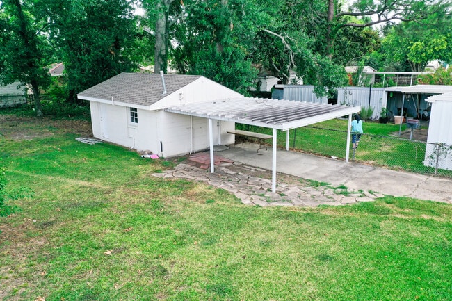 Building Photo - 620 Edenborn Ave