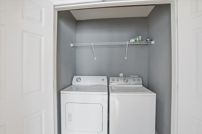 Building Photo - 2 Bed 2 Bath, attached Garage, in Gated Community off Kernan and Atlantic