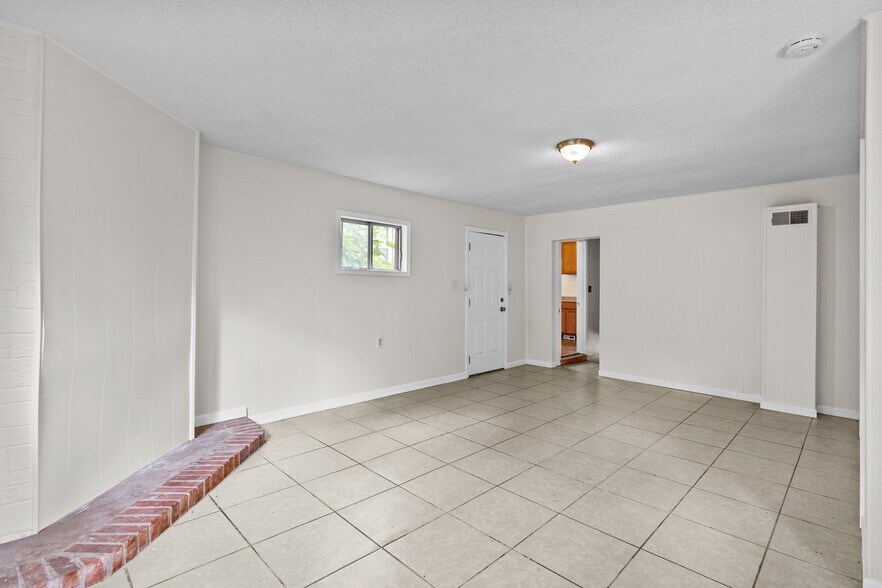 Building Photo - 7138 Garesche Ave