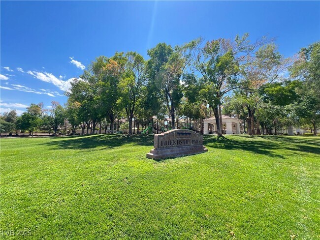 Building Photo - 258 Whitewater Village Ct