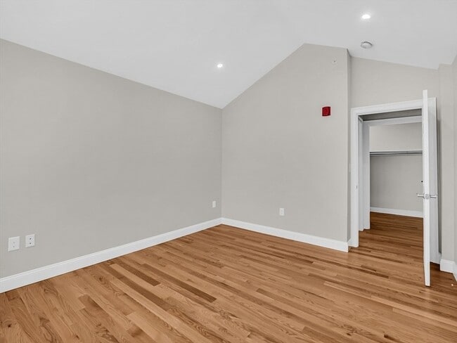 Building Photo - 97 Great Rd